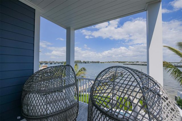 201 BAY DRIVE N, Bradenton Beach, FL 34217