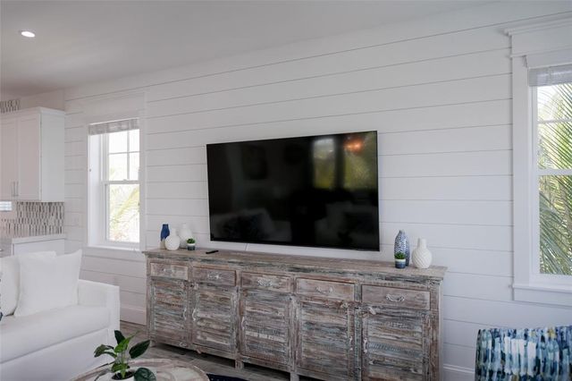 201 BAY DRIVE N, Bradenton Beach, FL 34217