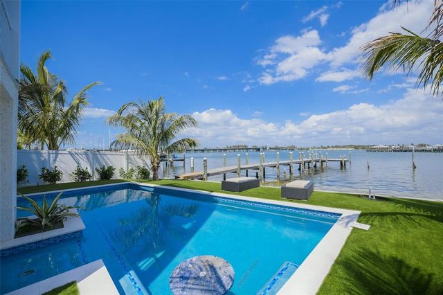 201 BAY DRIVE N, Bradenton Beach, FL 34217