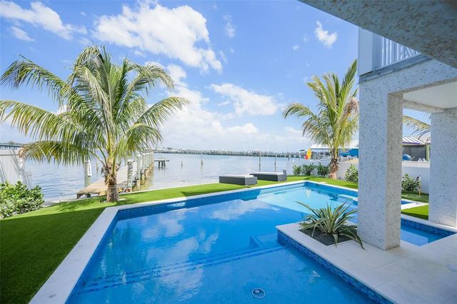 201 BAY DRIVE N, Bradenton Beach, FL 34217