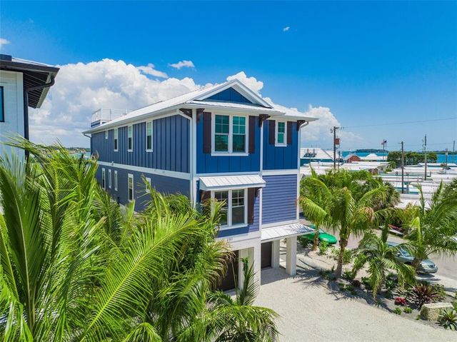 201 BAY DRIVE N, Bradenton Beach, FL 34217