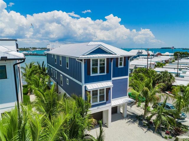 201 BAY DRIVE N, Bradenton Beach, FL 34217