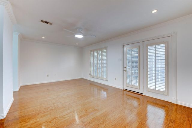 17108 Beaver Springs Drive 8, Houston, TX 77090