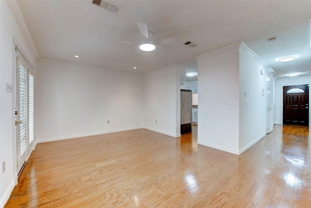 17108 Beaver Springs Drive 8, Houston, TX 77090