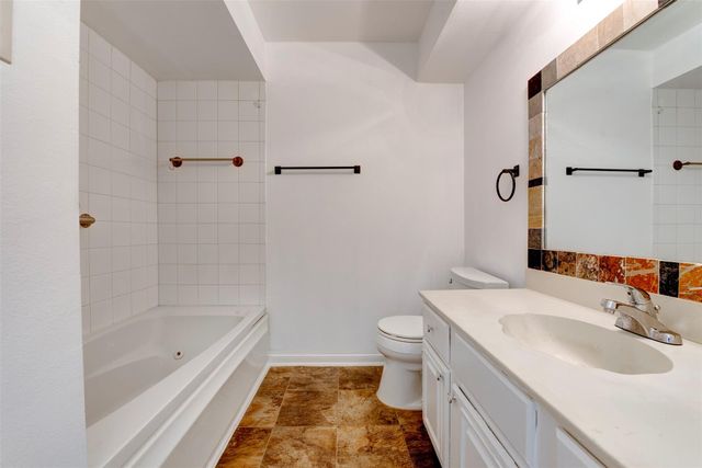 17108 Beaver Springs Drive 8, Houston, TX 77090