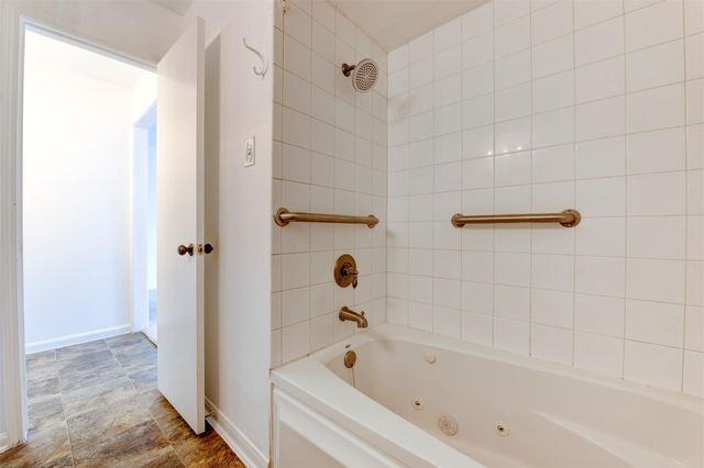 17108 Beaver Springs Drive 8, Houston, TX 77090