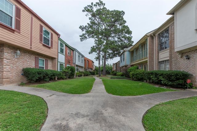 17108 Beaver Springs Drive 8, Houston, TX 77090