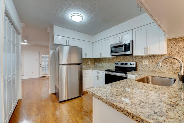 17108 Beaver Springs Drive 8, Houston, TX 77090