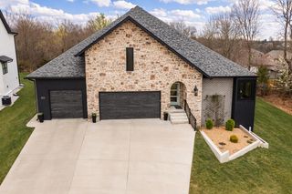 200 N Blarney Court, Nixa, MO 65714