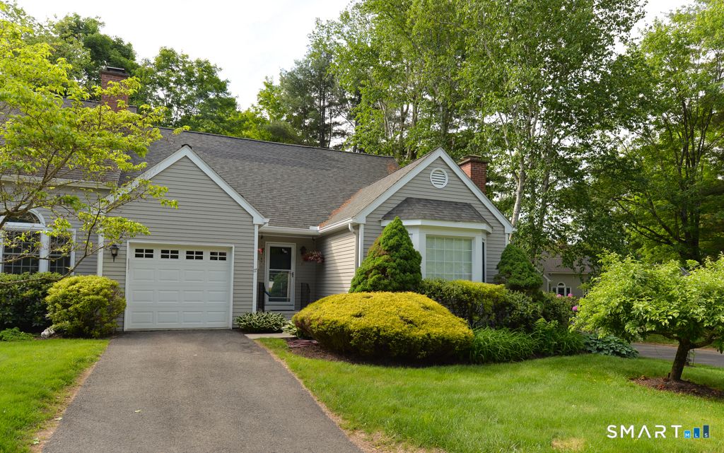 17 Woodbury Hill 17, Woodbury, CT 06798