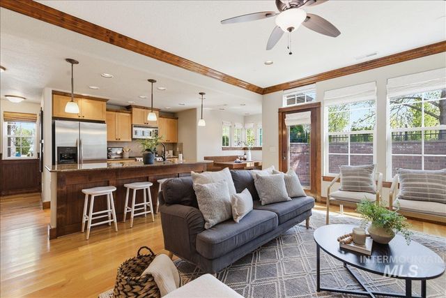 369 E Wexford Lane, Eagle, ID 83616