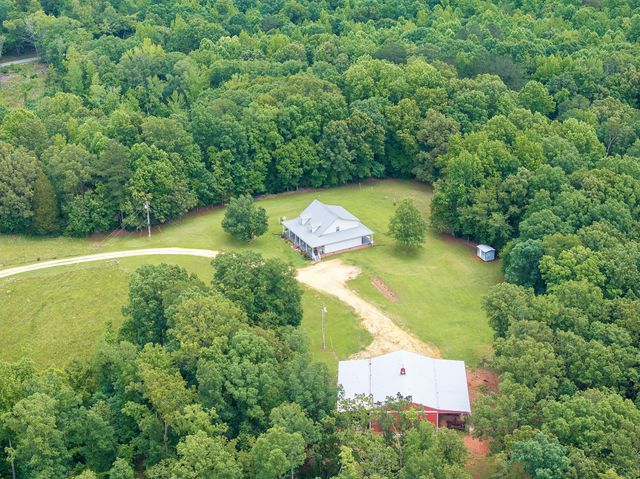 1401 Camper Rd, Decaturville, TN 38329