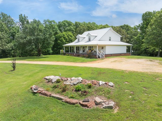 1401 Camper Rd, Decaturville, TN 38329