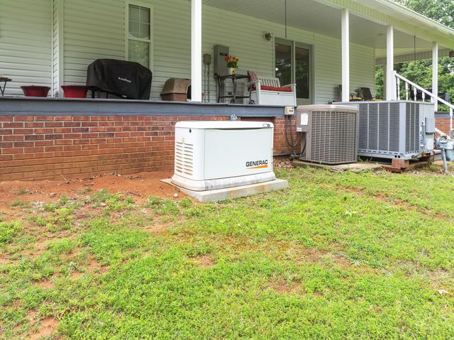 1401 Camper Rd, Decaturville, TN 38329