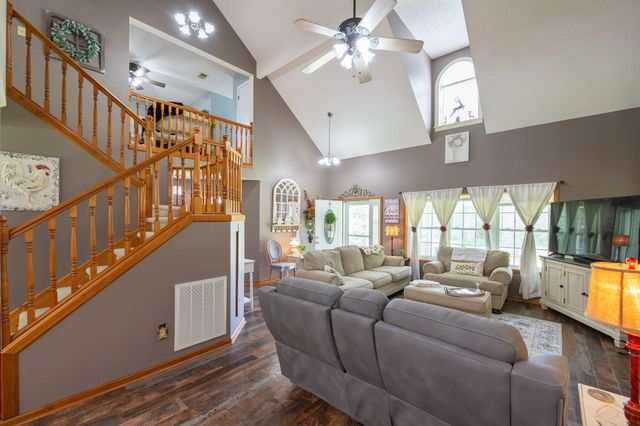 1401 Camper Rd, Decaturville, TN 38329