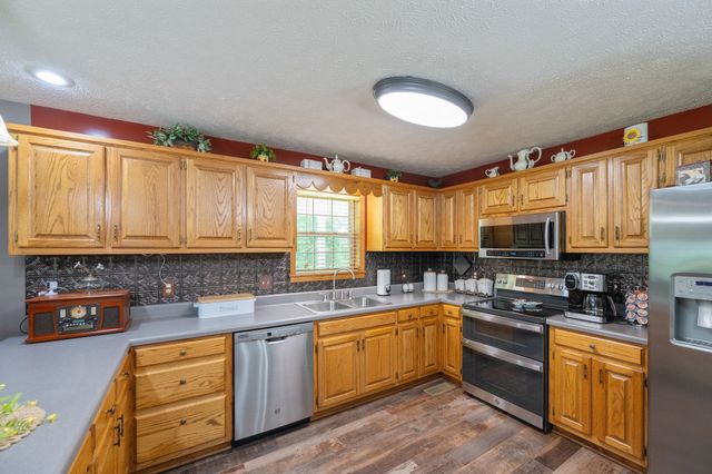 1401 Camper Rd, Decaturville, TN 38329