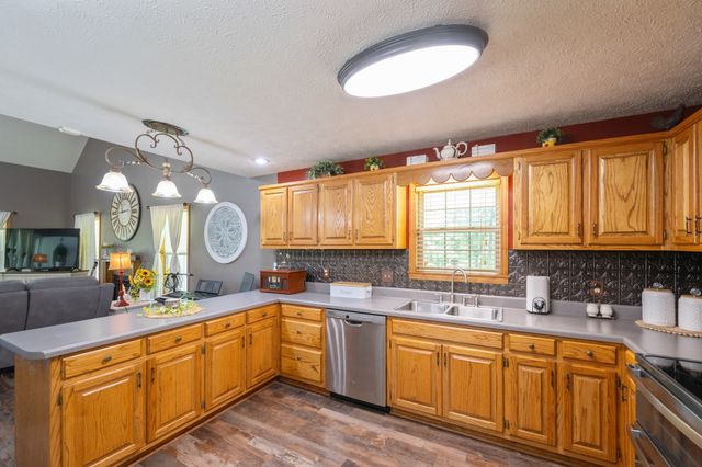 1401 Camper Rd, Decaturville, TN 38329