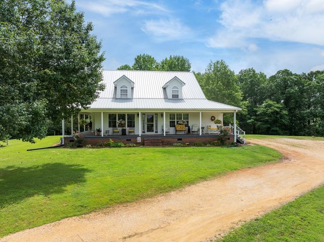 1401 Camper Rd, Decaturville, TN 38329