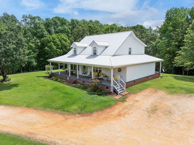 1401 Camper Rd, Decaturville, TN 38329