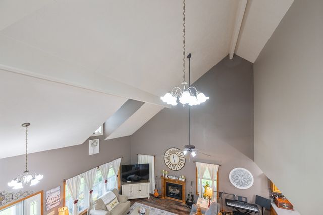 1401 Camper Rd, Decaturville, TN 38329