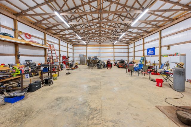 1401 Camper Rd, Decaturville, TN 38329