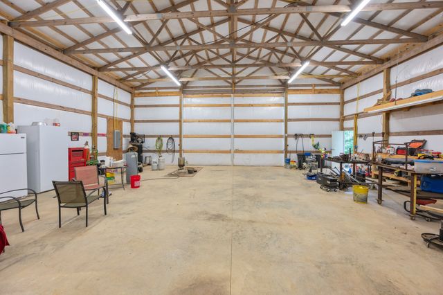 1401 Camper Rd, Decaturville, TN 38329