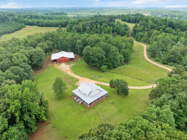 1401 Camper Rd, Decaturville, TN 38329