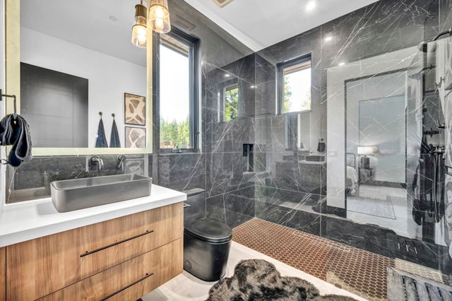 9185 Heartwood Drive, Truckee, CA 96161