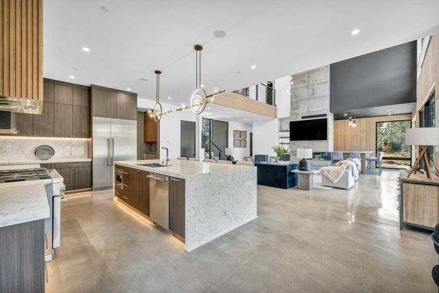 9185 Heartwood Drive, Truckee, CA 96161
