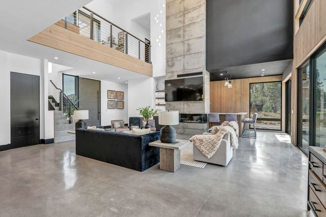 9185 Heartwood Drive, Truckee, CA 96161