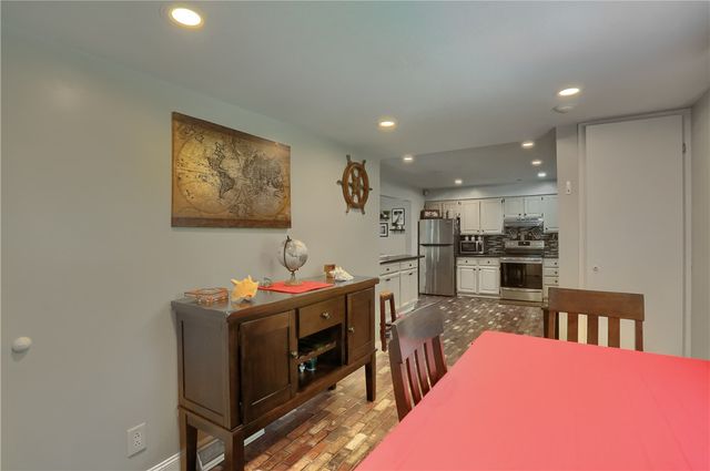 220 Oak Park Ln, Union Twp, PA 16101