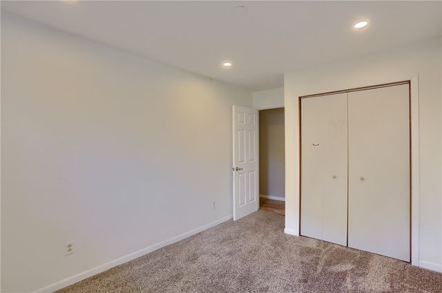 220 Oak Park Ln, Union Twp, PA 16101