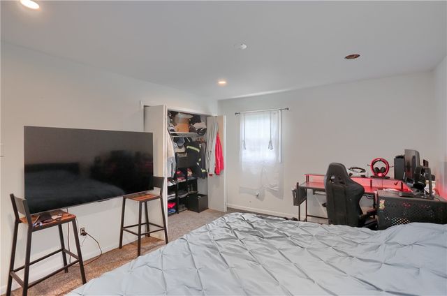 220 Oak Park Ln, Union Twp, PA 16101