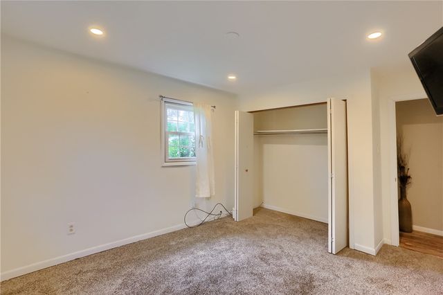 220 Oak Park Ln, Union Twp, PA 16101