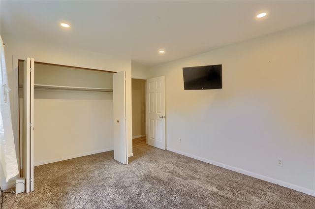 220 Oak Park Ln, Union Twp, PA 16101