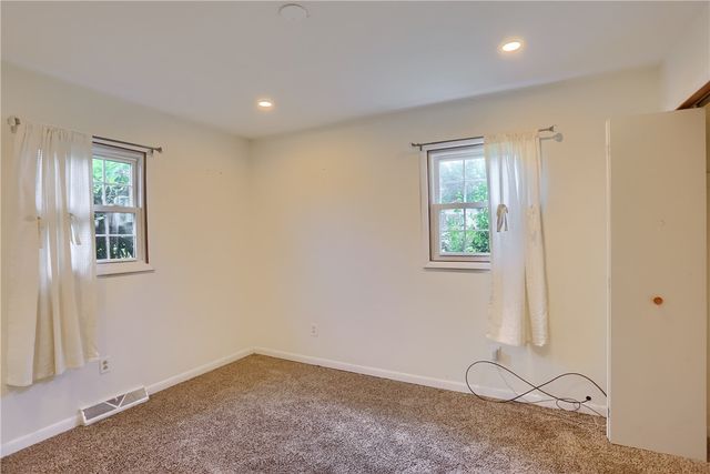 220 Oak Park Ln, Union Twp, PA 16101
