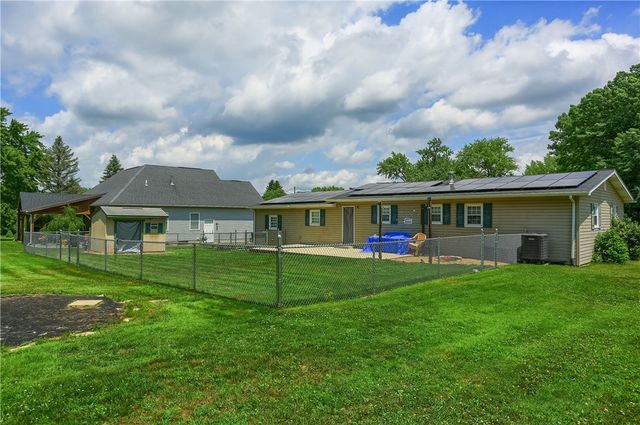 220 Oak Park Ln, Union Twp, PA 16101