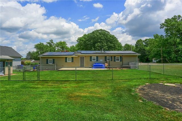 220 Oak Park Ln, Union Twp, PA 16101