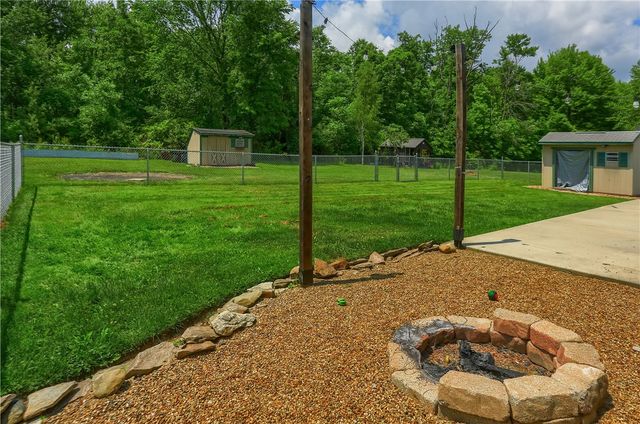 220 Oak Park Ln, Union Twp, PA 16101