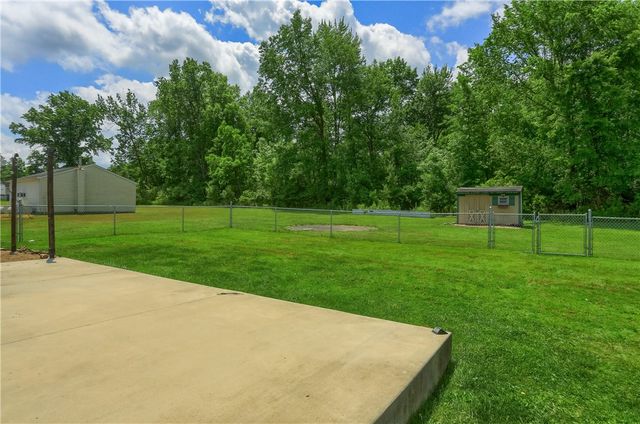 220 Oak Park Ln, Union Twp, PA 16101