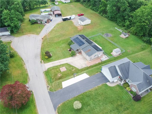 220 Oak Park Ln, Union Twp, PA 16101