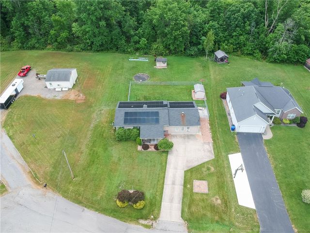 220 Oak Park Ln, Union Twp, PA 16101