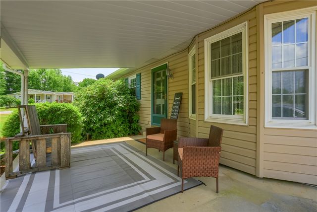 220 Oak Park Ln, Union Twp, PA 16101