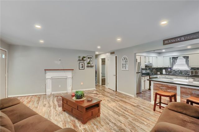 220 Oak Park Ln, Union Twp, PA 16101
