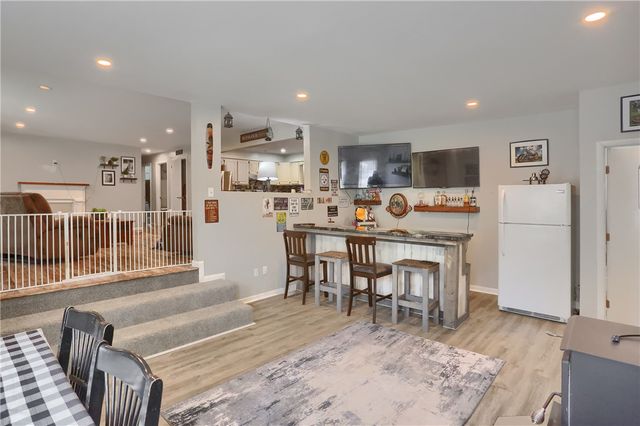 220 Oak Park Ln, Union Twp, PA 16101