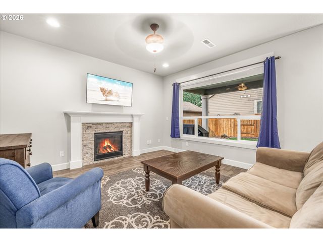 12725 ASPENWOOD Ln, Oregon City, OR 97045