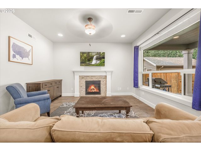 12725 ASPENWOOD Ln, Oregon City, OR 97045