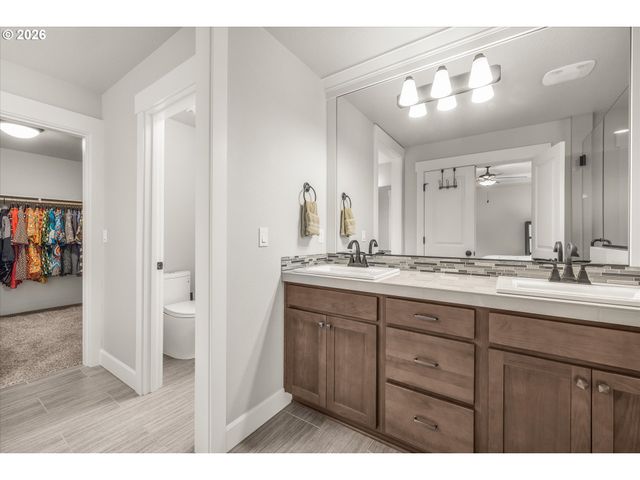 12725 ASPENWOOD Ln, Oregon City, OR 97045
