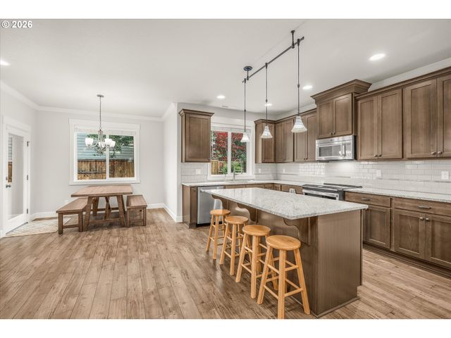 12725 ASPENWOOD Ln, Oregon City, OR 97045