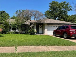 7110 Whispering Winds DR, Austin, TX 78745